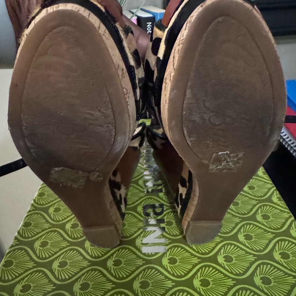 Gianni Bini Black and Tan Platform Shoes - Picture 10 of 11